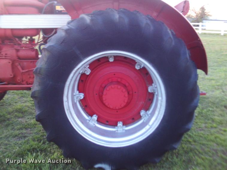 image for item DA6035 1959 International 660 Wheatland tractor