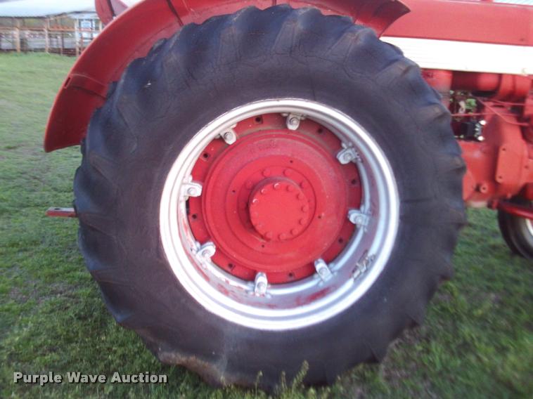 image for item DA6035 1959 International 660 Wheatland tractor