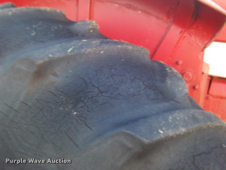 image for item DA6035 1959 International 660 Wheatland tractor