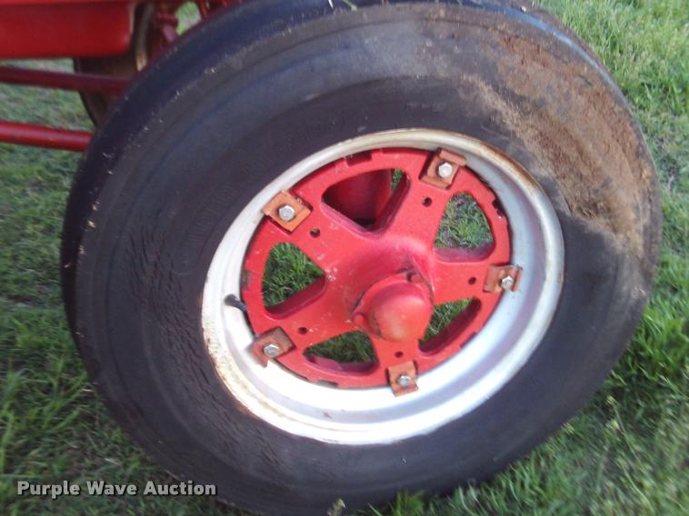 image for item DA6035 1959 International 660 Wheatland tractor