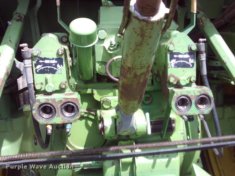 image for item DA6041 1975 John Deere 4430W tractor