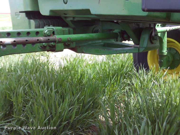 image for item DA6042 1981 John Deere 4640P tractor