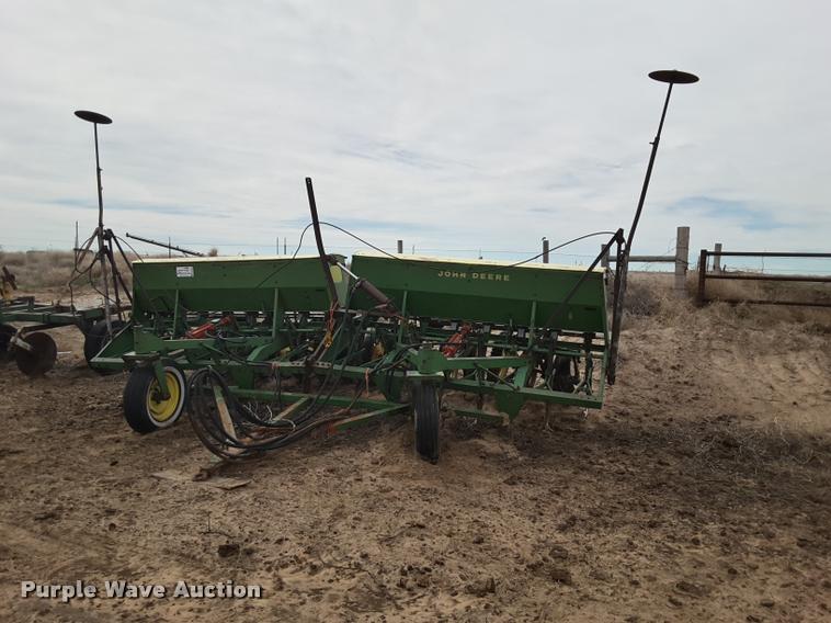 image for item DA6063 John Deere LZ 812 hoe grain drill