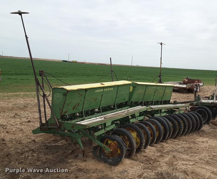 image for item DA6063 John Deere LZ 812 hoe grain drill