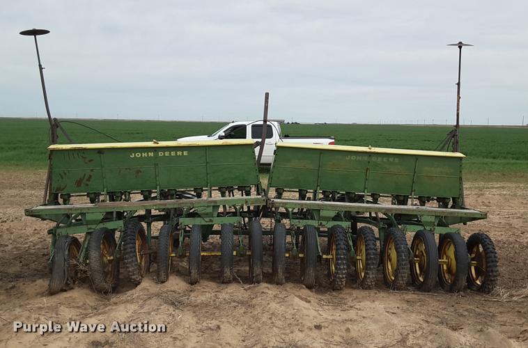 image for item DA6063 John Deere LZ 812 hoe grain drill