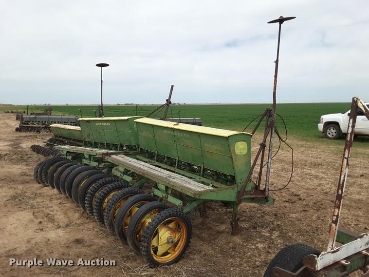 image for item DA6063 John Deere LZ 812 hoe grain drill