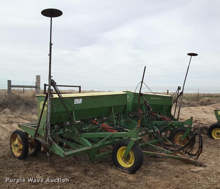 image for item DA6063 John Deere LZ 812 hoe grain drill