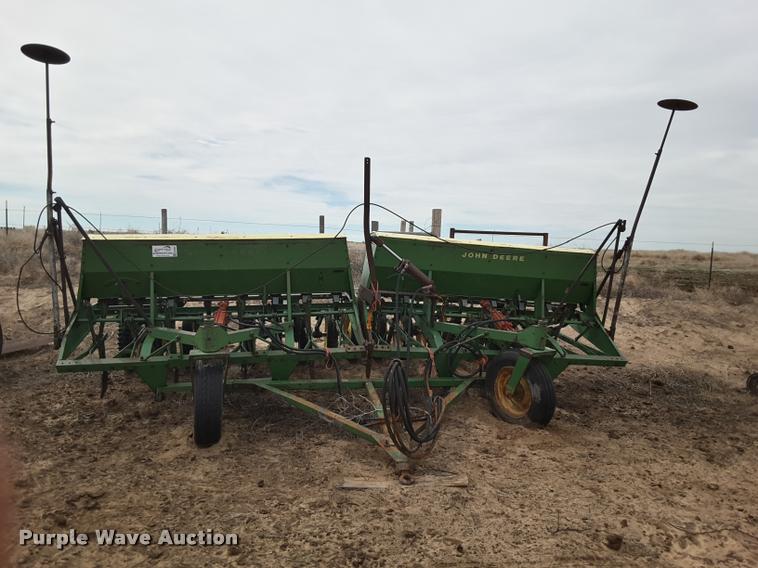 image for item DA6063 John Deere LZ 812 hoe grain drill