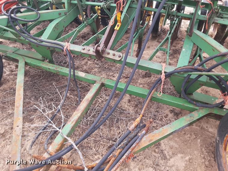 image for item DA6063 John Deere LZ 812 hoe grain drill