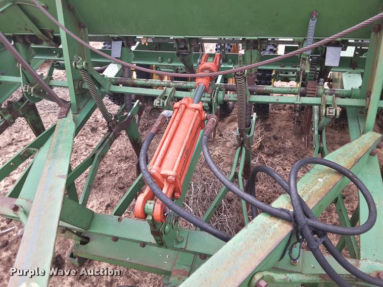 image for item DA6063 John Deere LZ 812 hoe grain drill