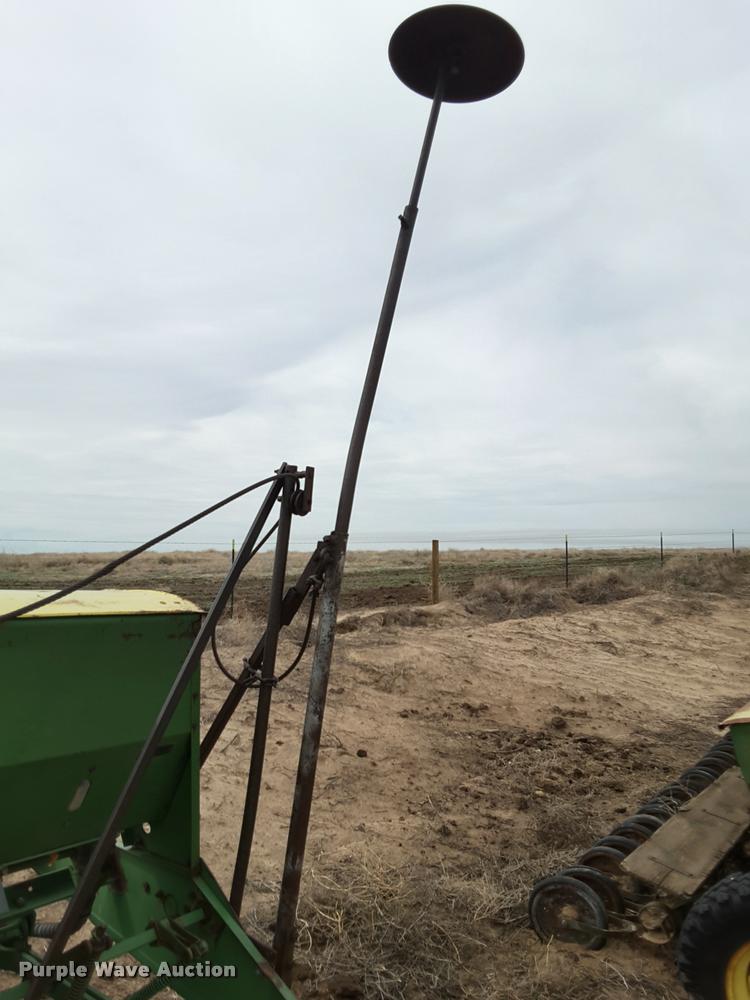 image for item DA6063 John Deere LZ 812 hoe grain drill