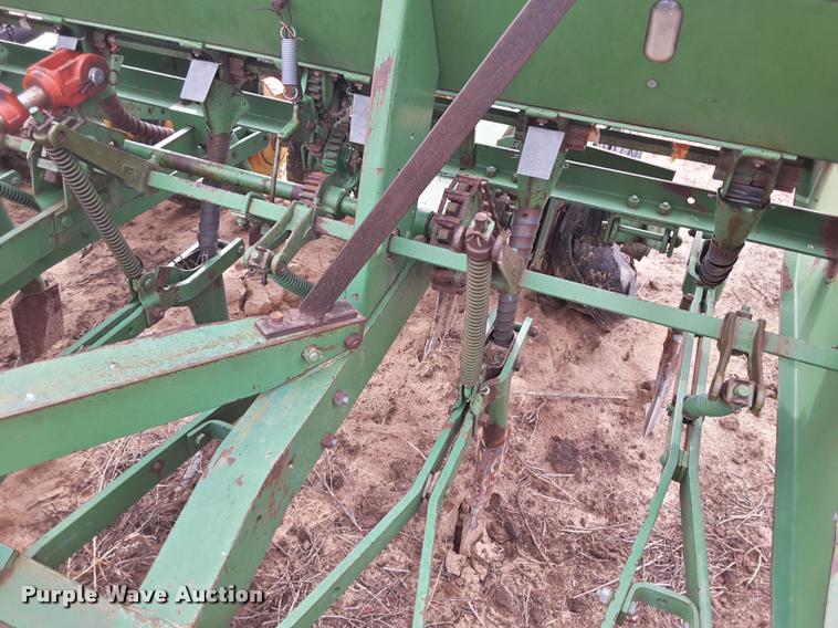 image for item DA6063 John Deere LZ 812 hoe grain drill