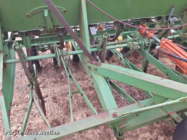 image for item DA6063 John Deere LZ 812 hoe grain drill