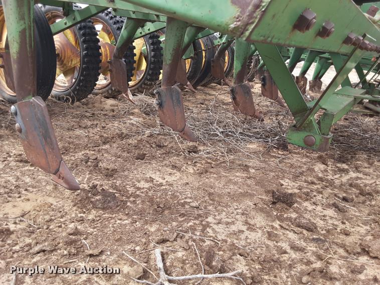 image for item DA6063 John Deere LZ 812 hoe grain drill