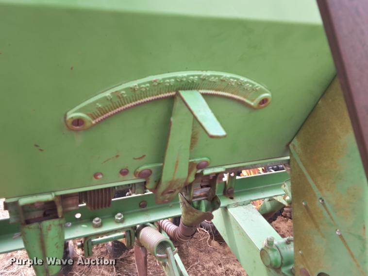 image for item DA6063 John Deere LZ 812 hoe grain drill