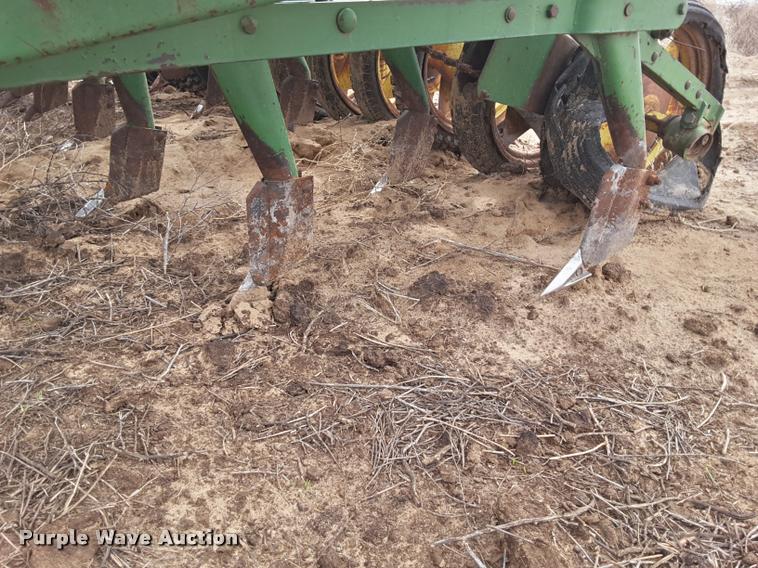 image for item DA6063 John Deere LZ 812 hoe grain drill