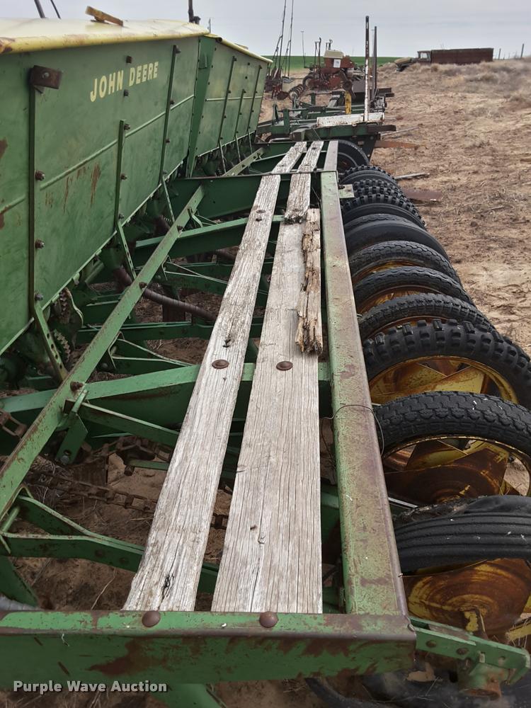 image for item DA6063 John Deere LZ 812 hoe grain drill
