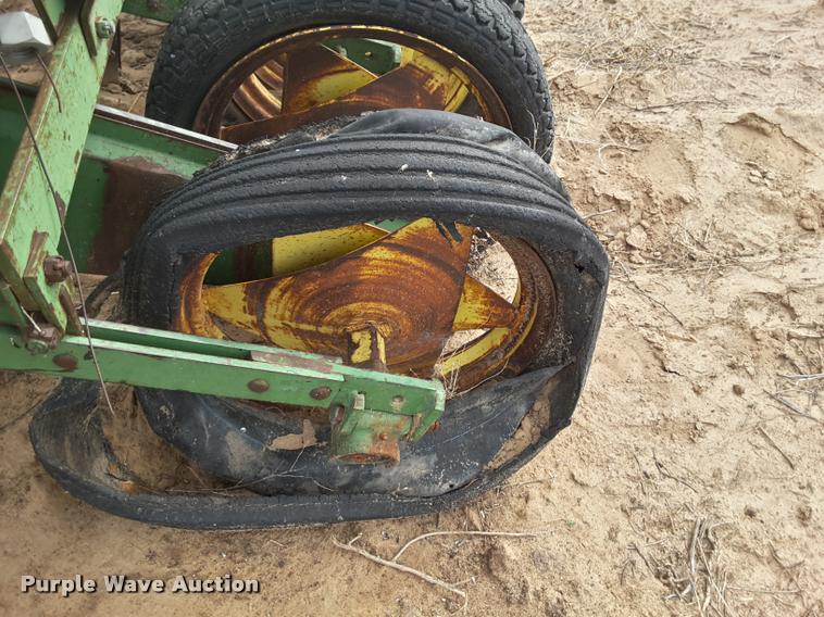 image for item DA6063 John Deere LZ 812 hoe grain drill