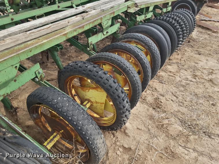 image for item DA6063 John Deere LZ 812 hoe grain drill