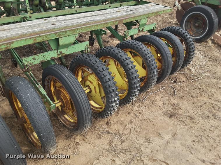 image for item DA6063 John Deere LZ 812 hoe grain drill