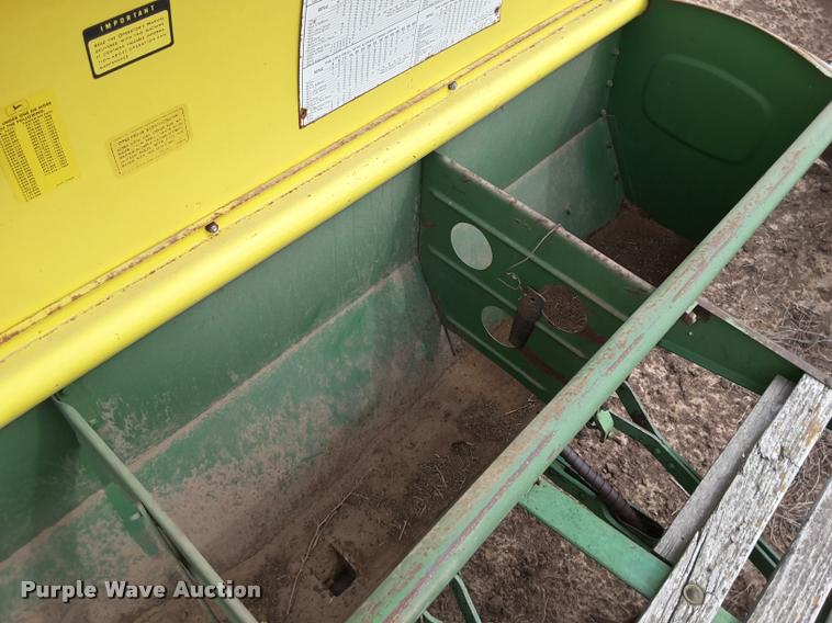 image for item DA6063 John Deere LZ 812 hoe grain drill