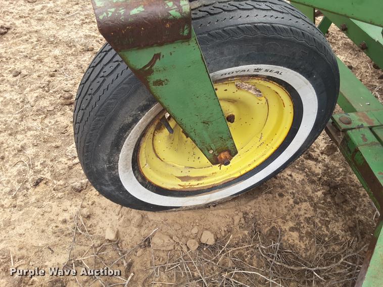 image for item DA6063 John Deere LZ 812 hoe grain drill