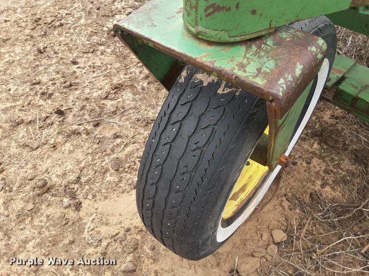 image for item DA6063 John Deere LZ 812 hoe grain drill