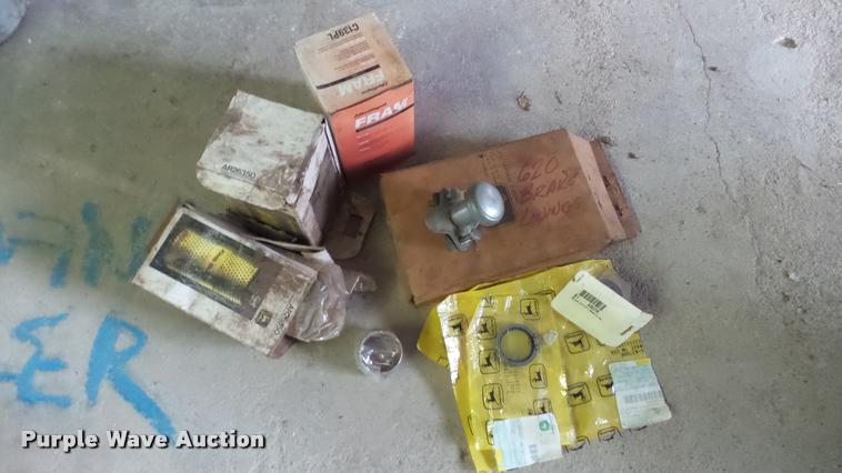 image for item DA7750 John Deere 620 tractor