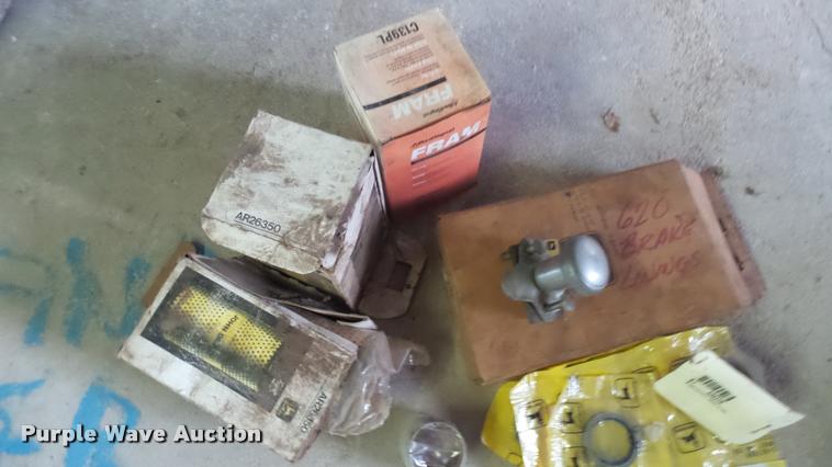 image for item DA7750 John Deere 620 tractor