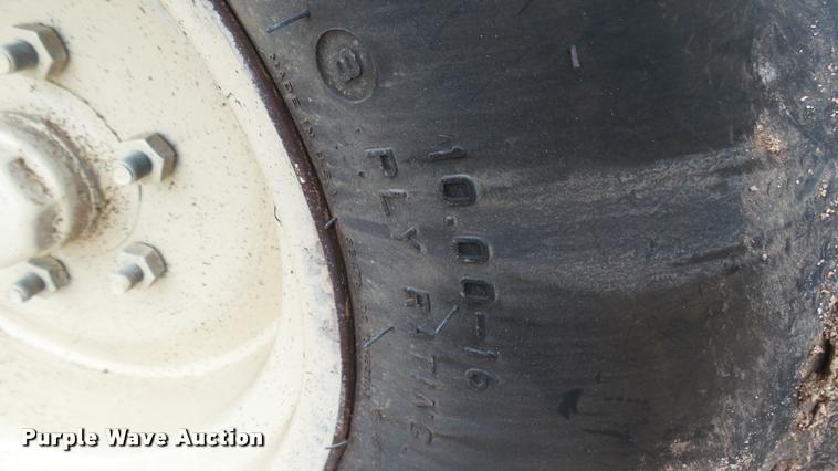 image for item DA7752 Allis Chalmers One-Ninety XT tractor