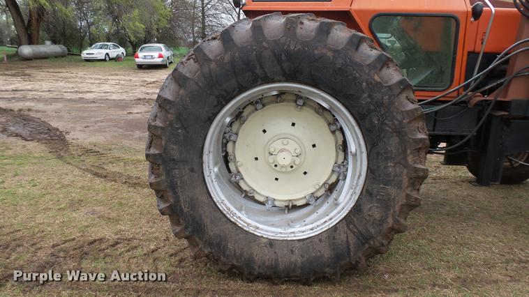 image for item DA7753 1979 Allis Chalmers 7045 tractor