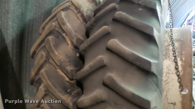 image for item DA7753 1979 Allis Chalmers 7045 tractor