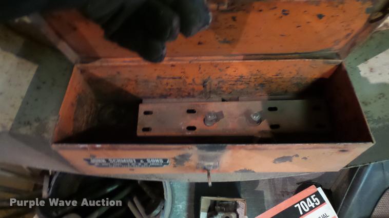 image for item DA7753 1979 Allis Chalmers 7045 tractor