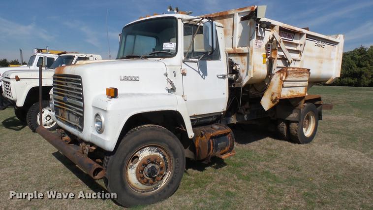 image for item DA7767 1987 Ford L8000 feed mixer truck