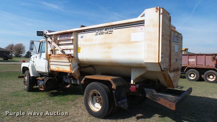 image for item DA7767 1987 Ford L8000 feed mixer truck