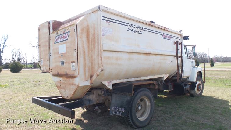 image for item DA7767 1987 Ford L8000 feed mixer truck