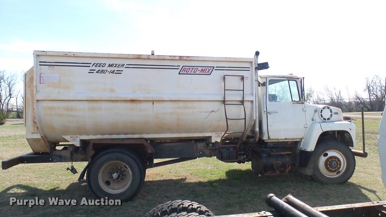 image for item DA7767 1987 Ford L8000 feed mixer truck