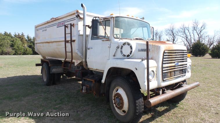 image for item DA7767 1987 Ford L8000 feed mixer truck