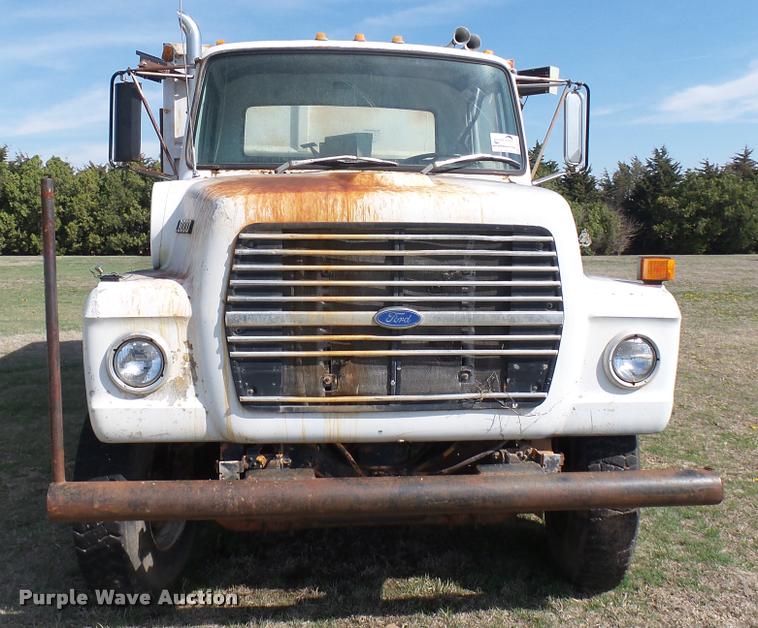 image for item DA7767 1987 Ford L8000 feed mixer truck