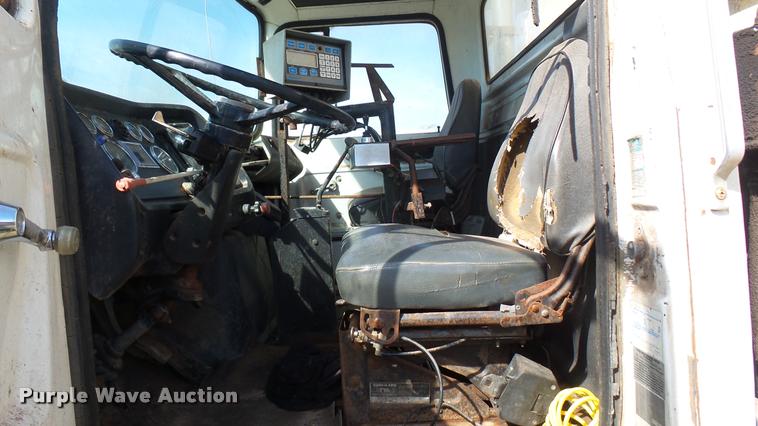 image for item DA7767 1987 Ford L8000 feed mixer truck