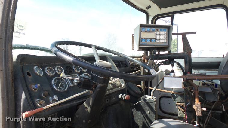 image for item DA7767 1987 Ford L8000 feed mixer truck