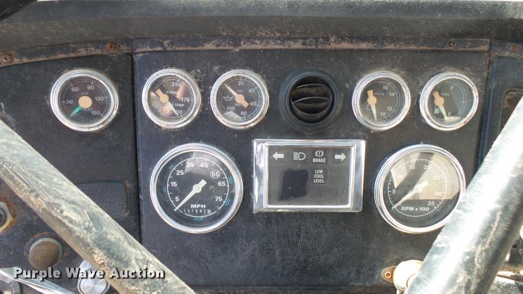 image for item DA7767 1987 Ford L8000 feed mixer truck