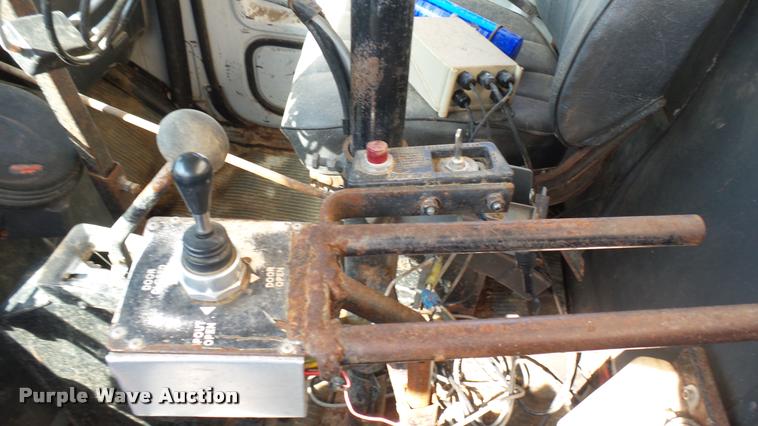 image for item DA7767 1987 Ford L8000 feed mixer truck