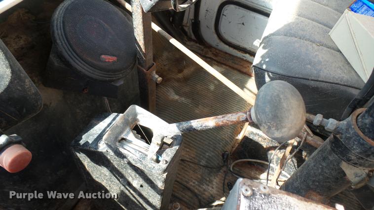 image for item DA7767 1987 Ford L8000 feed mixer truck