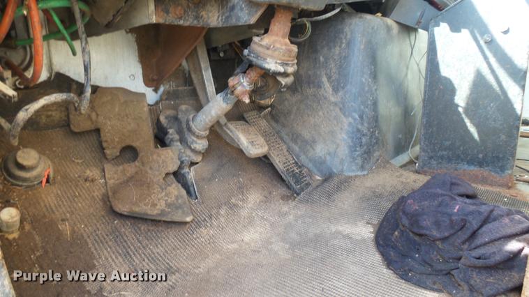 image for item DA7767 1987 Ford L8000 feed mixer truck