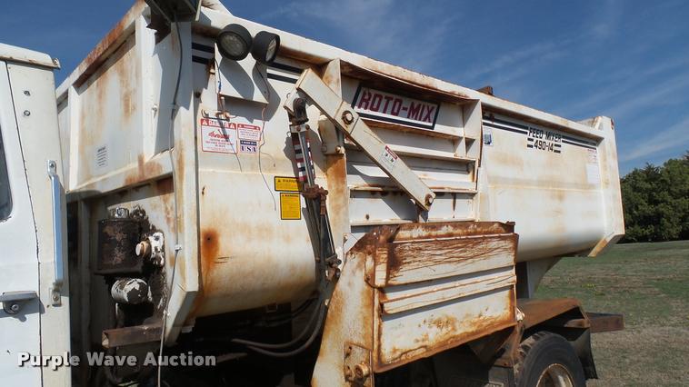 image for item DA7767 1987 Ford L8000 feed mixer truck