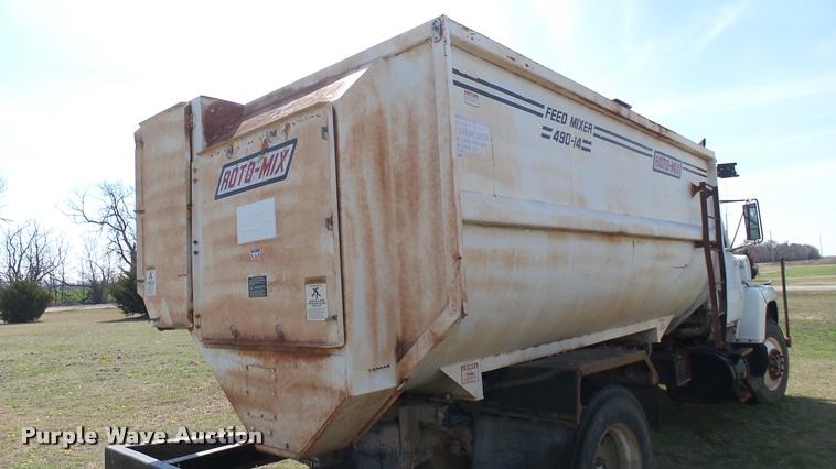 image for item DA7767 1987 Ford L8000 feed mixer truck