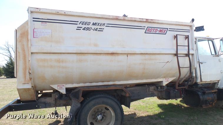 image for item DA7767 1987 Ford L8000 feed mixer truck