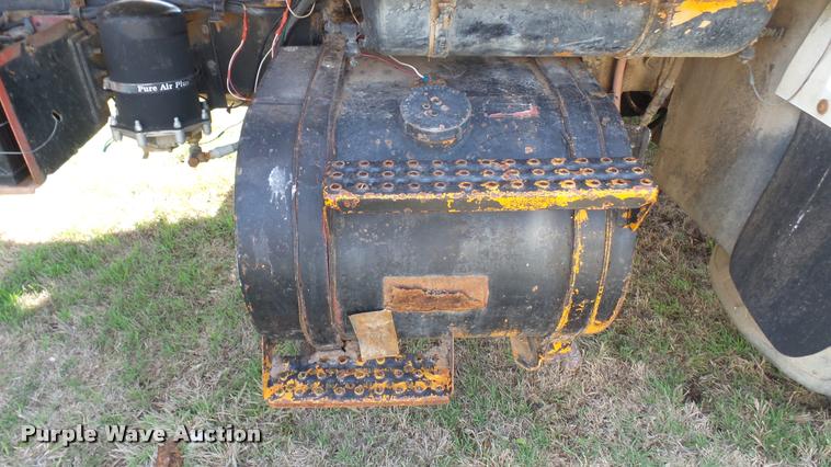 image for item DA7767 1987 Ford L8000 feed mixer truck