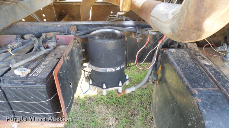 image for item DA7767 1987 Ford L8000 feed mixer truck